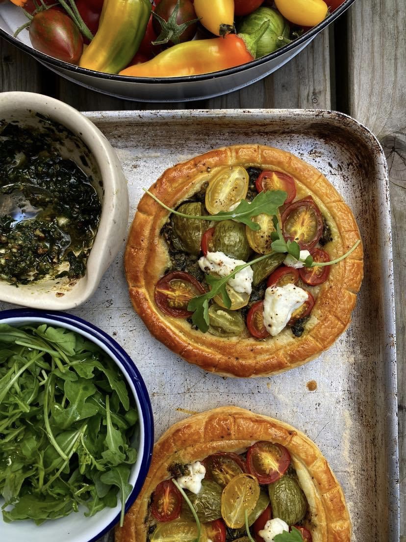 markjamesmunro's tweet photo. Greenhouse tomato tarts #kitchen29veggagarden #thekitchen29woodfiredpizzagarden #kitchen29 https://t.co/gpTcCPvg4W