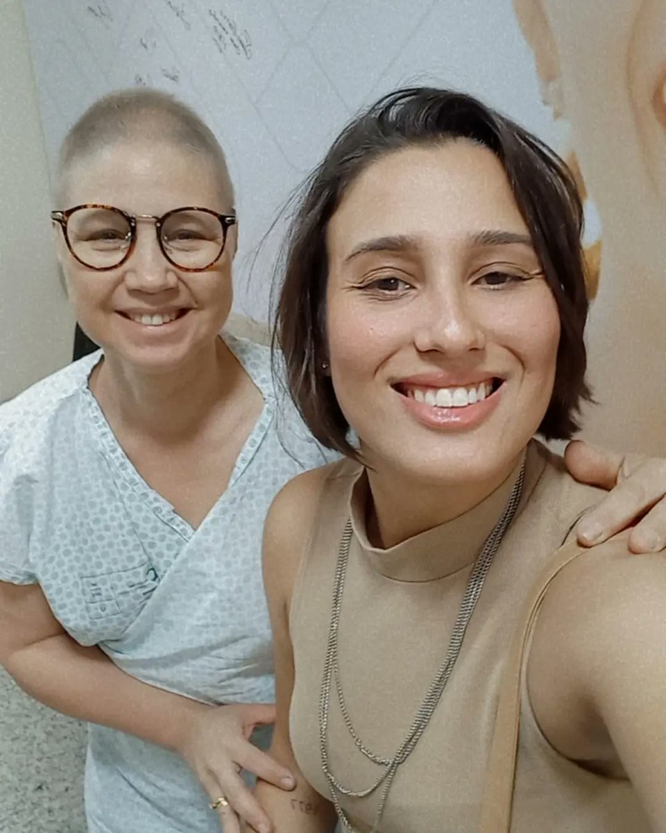katypearll's tweet photo. MINHA MÃE VENCEU O CÂNCER, OBRIGADA MEU DEUS https://t.co/xQfVWCnRgn