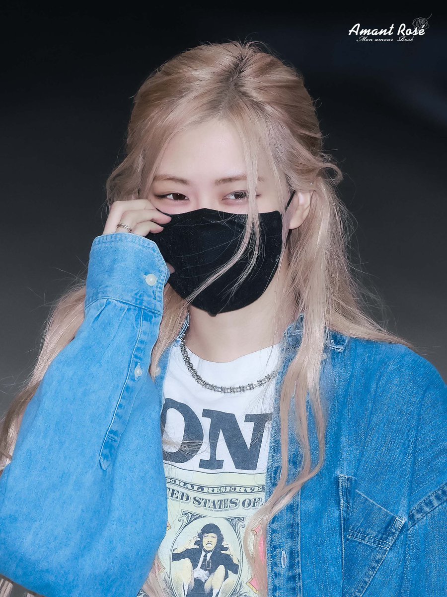 Amant_Rose_'s tweet photo. Happy BLACKPINK 7th Anniversary

#BLACKPINK7thANNIVERSARY 
#블랙핑크 #로제 #ROSÉ #BLACKPINK https://t.co/tLfCzw3NAe