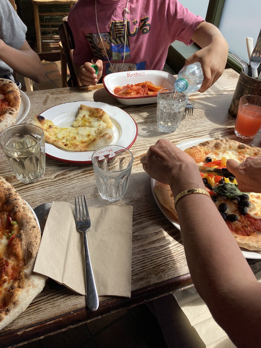 After our time on the beach, we enjoyed some delicious authentic Italian food at Rustico 😊
⛱ 🌊⛵️☀️👦🏼👦🏻👱🏼‍♀️👩🏼‍🦰 🇮🇹🍕🍝
#RusticoBexhill #Pizzeria #NeapolitanStreetFood #LikeNonnaUsedToMake #RusticoPizza #NeapolitanPizza #PizzaBread #KidsMenu #PastaNapoli #TomatoSauce #Rigatoni 😋