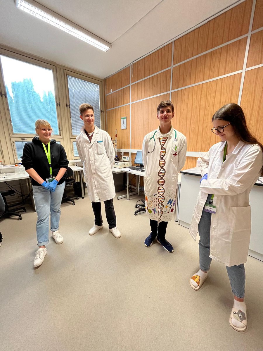 CEITEC_Brno's tweet photo. DEN#1: Je to tady! 💚
Dnes jsme zahájili již třetí ročník #CEITECStudentTalent letní školy na @CEITEC_Brno @VUTvBrne 👏🏻 A rovnou se šlo do laboratoří, kde se pipetovalo, měřilo, přednášelo, vysvětlovalo…🧑🏼🔬 Našel se ale i čas na seznamování a pizzu 🍕
#CEITECScience @brnomycity https://t.co/ESnMhmGDDM