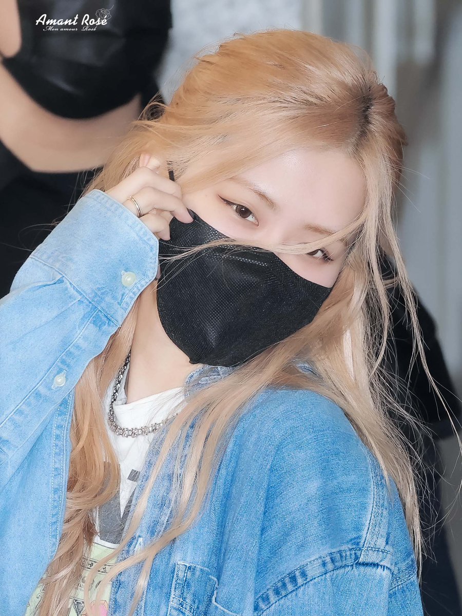 Amant_Rose_'s tweet photo. Happy BLACKPINK 7th Anniversary

#BLACKPINK7thANNIVERSARY 
#블랙핑크 #로제 #ROSÉ #BLACKPINK https://t.co/32Vu8jRqAO