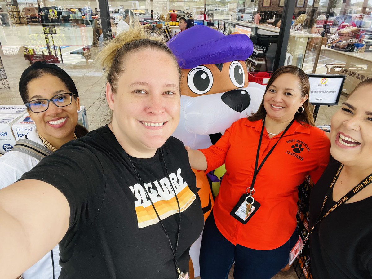 michelemdawkins's tweet photo. It’s been a great and fun morning with our teachers. #WMJHPride https://t.co/UFCTQ8ztq4
