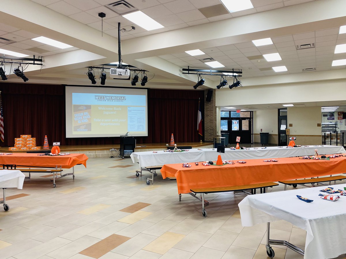 michelemdawkins's tweet photo. It’s been a great and fun morning with our teachers. #WMJHPride https://t.co/UFCTQ8ztq4