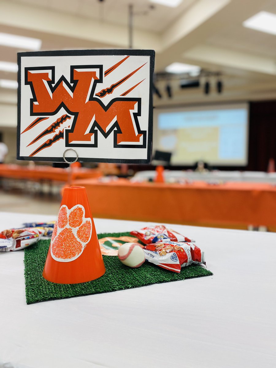 michelemdawkins's tweet photo. It’s been a great and fun morning with our teachers. #WMJHPride https://t.co/UFCTQ8ztq4