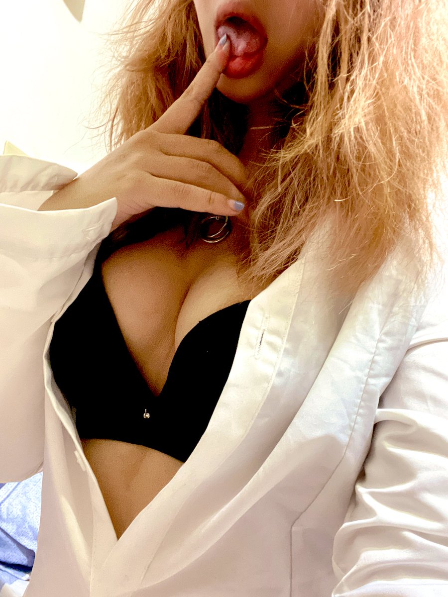 SacrificeLilith's tweet photo. 我一見傾心 再顧融化
顧不得矯飾獵物的三分優雅
他聽不懂我的情話
慾望就是投其所好的表達
我暗下思忖
也許並非我的愛意無法抵達
只是他更想要的
是��一份曖昧推拉
明牌開局 已分高下
我並非桃蹊柳陌浪蕊浮花
只不過比起求而不得的戲碼
更擅長自拔

#漣漪一圈圈
#沒辦法信任 https://t.co/wAEK5Zf3lg