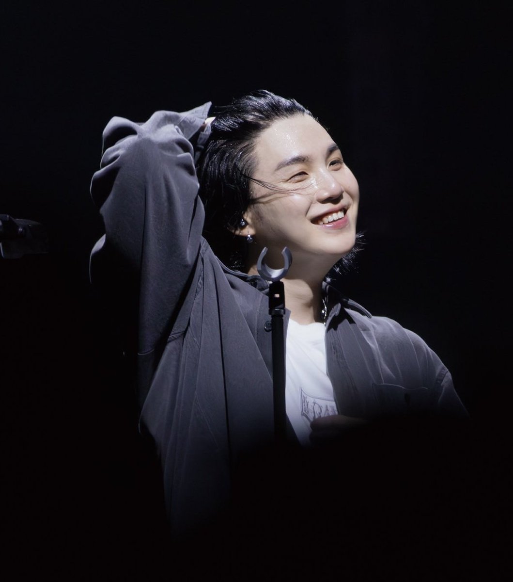agust_d3_'s tweet photo. Se me va una de las personas que más admiro y amo y que siempre estuvo ahí para mí y me ayudó en mis días más difíciles. Te esperaré el tiempo que sea necesario 🫂💗

Gracias yoongi por crear preciosos recuerdos que siempre estarán presentes para mi 💗🫂

Te amo mucho yoongi ♥︎ https://t.co/I0Vofdb8mQ