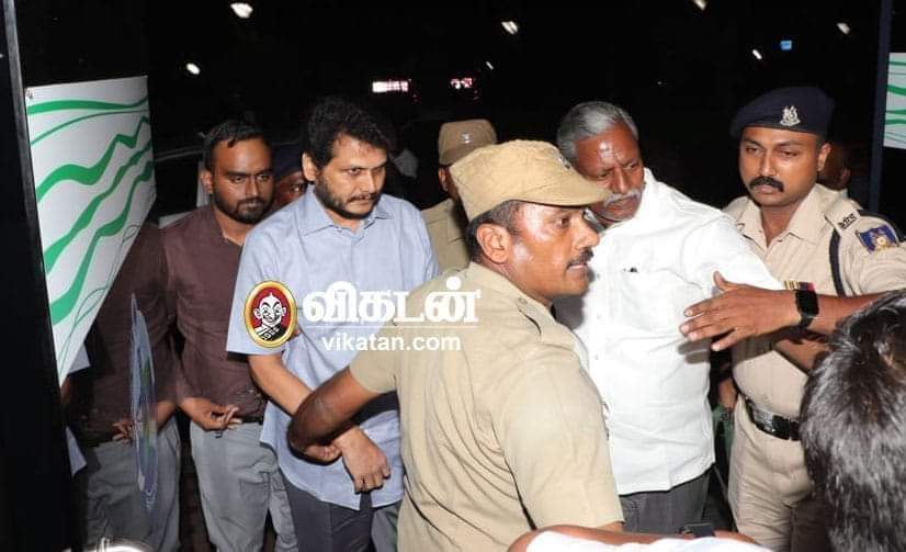 volfo4Thamil's tweet photo. மக்கள் வரிப்பணத்தை கொள்ளையடிப்பவன் அனைவருக்கும் இது நடக்கவேண்டும்!
😠🤬🔴⚫
#சூதுகவ்வட்டும்
#திருட்டுதிமுக
#uselessdmk
#CorruptingDMK https://t.co/9SYFiLJM7m