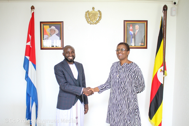 xiques1502's tweet photo. It was a pleasure to host @katungulu1,  Issah Katungulu, Youth Ambassador for Africa of the Klorld African Diaspora Union Organization who presented main projects promoted to support the insertion of young people in the economic &amp; social life of African continent. @mirthiajulia https://t.co/qgWwYCASVU