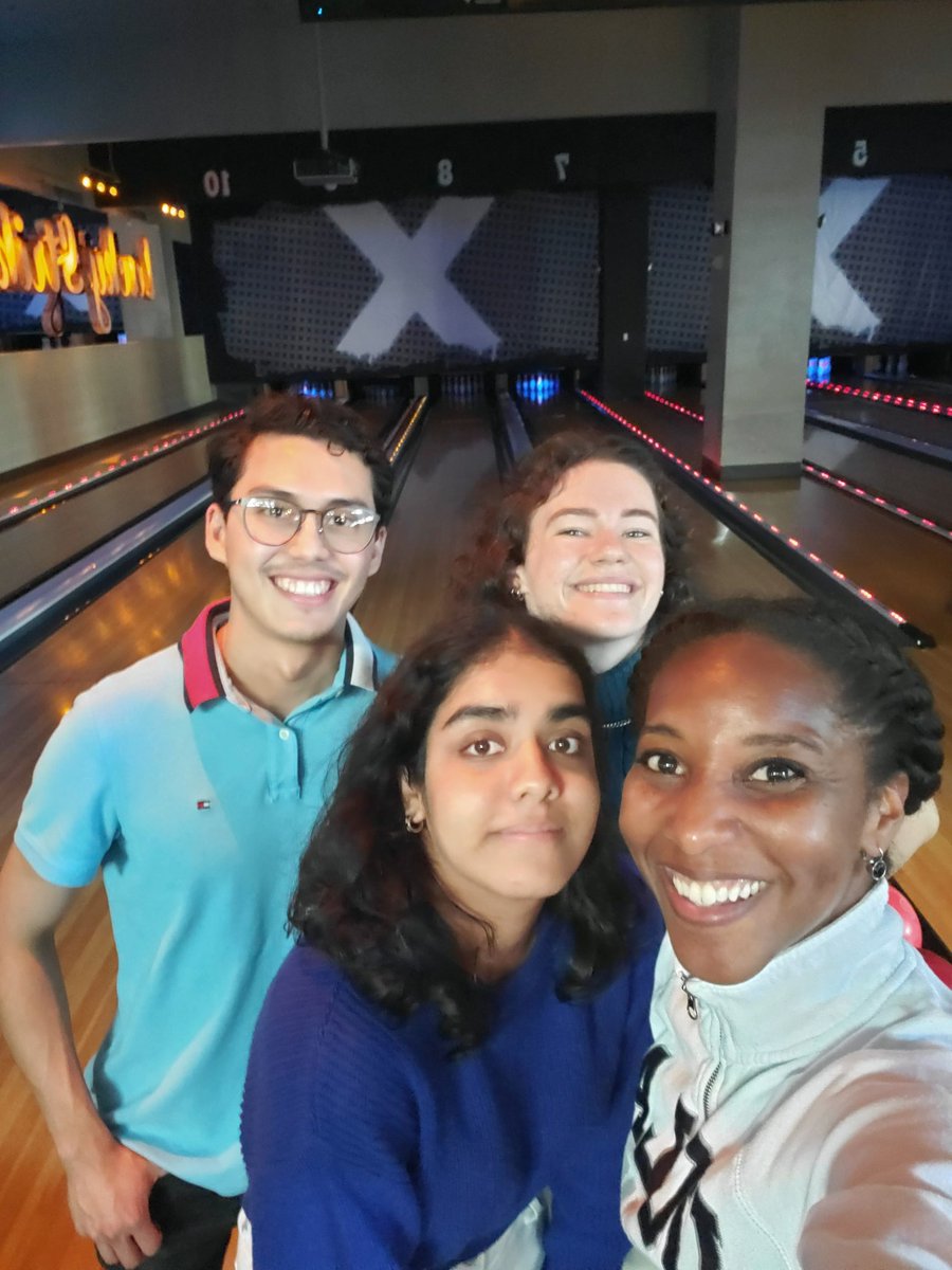 Wilder_Lab's tweet image. You gotta love a lab retreat that ends with a little competitive bowling! 🎳 We definitely need to keep our day jobs since no one got above 100 🤦🏾♀️😅