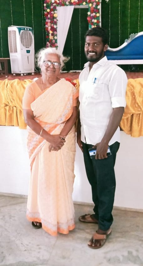 Muthupandi003's tweet photo. 31 ஆண்டுகளாக பார்க்காத மனிதர்கள் இல்லை
ஏறாத படிக்கட்டுகள் இல்லை 
செய்யாத போராட்டங்கள் இல்லை 
இவரை தெரியாத முகங்கள் இல்லை 
31  ஆண்டுகால பாச போராட்டத்தின் வெற்றி 
பேரறிவாளன் அம்மா #அற்புதம்மாள்
அவர்களை சந்தித்தபோது.. https://t.co/B40WKgzEeq