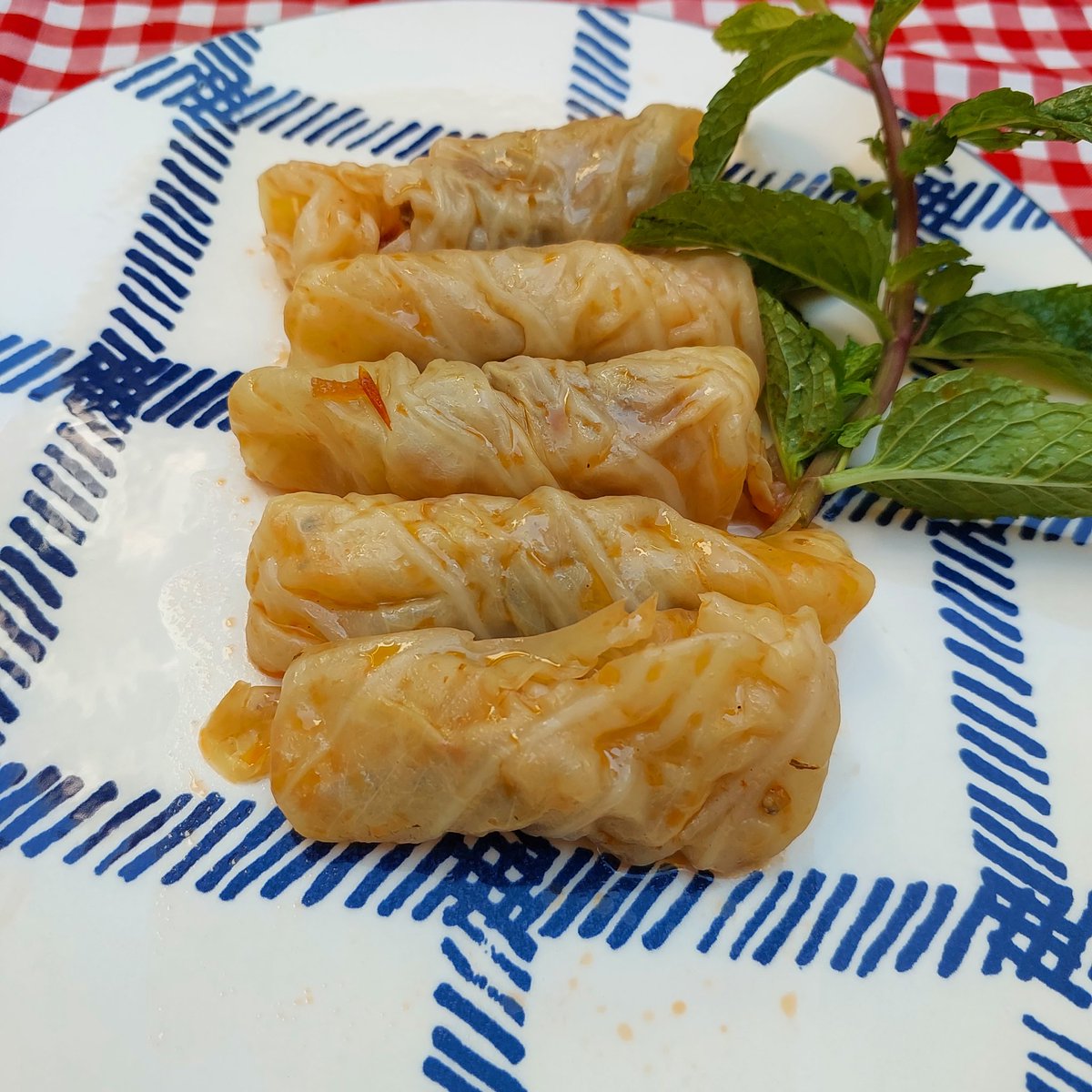 Vivaryemporio's tweet photo. Charutinho de repolho 
#comidaarabe #comidalibanesa #arabianfood #lebanonfood #dolmas #chefchalhoub #charutinhoderepolho https://t.co/32oEU9GH57