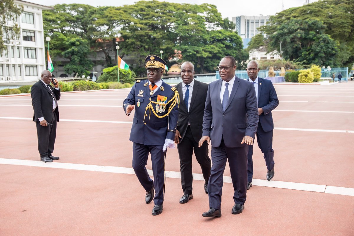 TBirahimaO's tweet photo. À l'occasion de la célébration du 63ème anniversaire de l'indépendance de notre pays, j'ai pris part, ce lundi 07 août 2023, à la cérémonie de prise d'armes, au Palais de la Présidence de la République, d'Abidjan-Plateau.
Bonne Fête de l'Indépendance à toutes et à tous!
#MEMDEF🇨🇮 https://t.co/hqIoSoV764