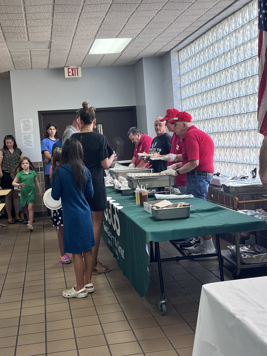 sggsvb's tweet photo. Last Saturday, we celebrated our newest members of the SGGS family! At the New Family Picnic attendees dined on delicious barbecue and met future classmates and friends. A big thank you to the SGG Men’s Club for preparing and serving dinner! What a great night! https://t.co/Vy3PPGYTPI