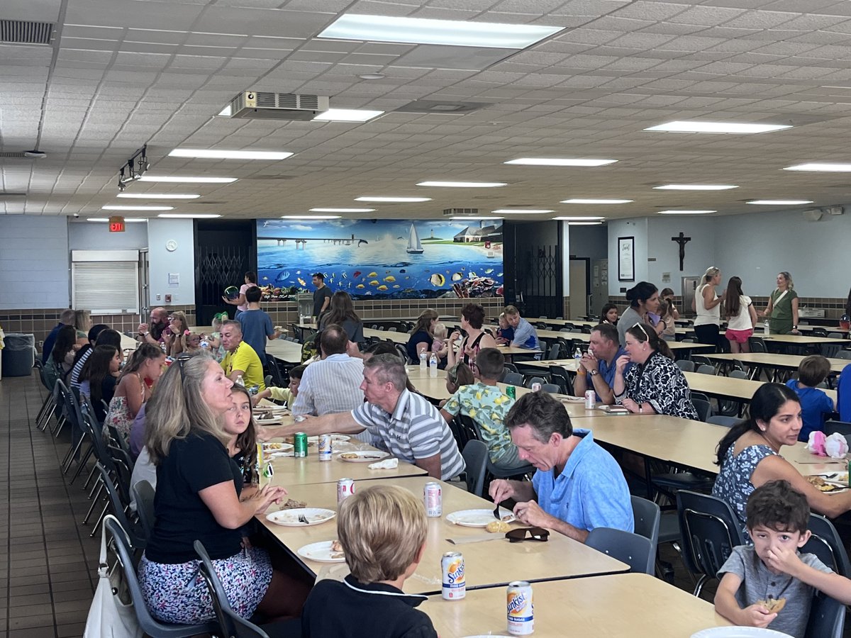 sggsvb's tweet photo. Last Saturday, we celebrated our newest members of the SGGS family! At the New Family Picnic attendees dined on delicious barbecue and met future classmates and friends. A big thank you to the SGG Men’s Club for preparing and serving dinner! What a great night! https://t.co/Vy3PPGYTPI