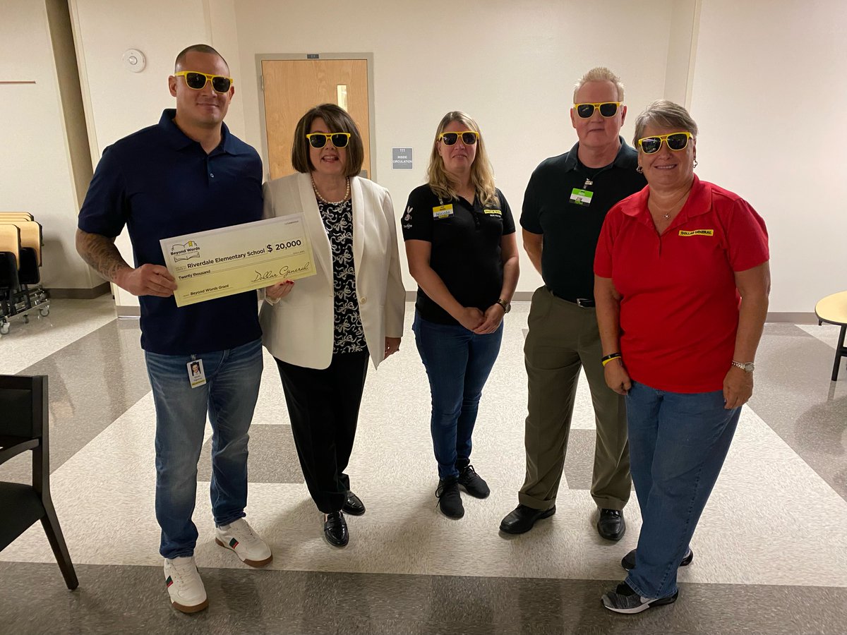 Fdn4OCPS's tweet image. Thank you to @DollarGeneral Literacy Foundation for their support to rebuild the @RiverdaleOCPS library with a $20,000 gift through their Beyond Words disaster relief grant program during the @OCPSnews
#BackToSchool news conference today!!! 
#fdn4ocps

@fdn4ocps @maria_f_vazquez