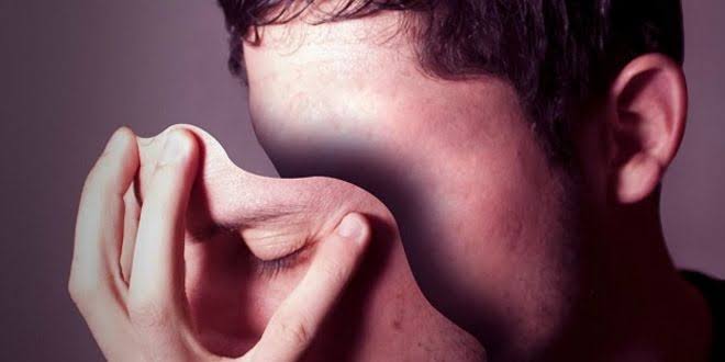 Yalan söyler,
İnsanları aldatır,
Emanete ihanet eder,
Hırsızlık, yolsuzluk yapar,
Yetimin, yoksulun hakkını yer,
Ve Lailaheillallah der, affedilir..
İşte bu anlayış, 
Müslümanları ifsad etti...