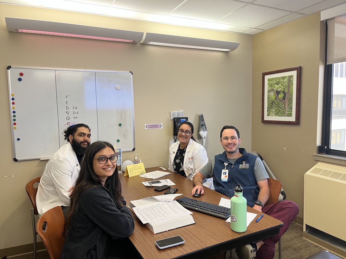 Chemotherapy rounds with IPPE students and our new pharmacist Tarnvir and clinical pharmacist Sam Rydell ⁦<a href="/UOP_Pharmacy/">Thomas J. Long School of Pharmacy</a>⁩