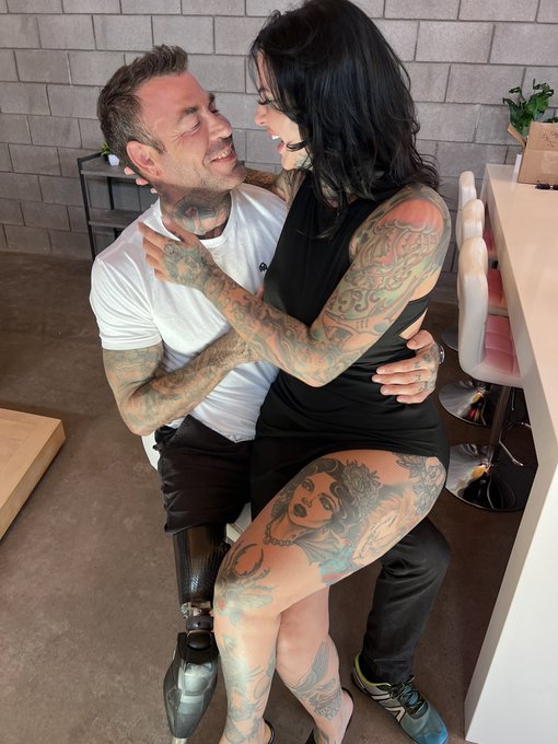 We can&rsquo;t just take a nice picture can we? 🤣 @jamesramseyt800 https://t.co/2LFOrTopiX<a class="tags" target="_blank" title="On Twitter" href="/?out=eyJ0eXAiOiJKV1QiLCJhbGciOiJIUzUxMiJ9.eyJpYXQiOjE3MTg0MzY1MzUsImlzcyI6InR3cG9ybnN0YXJzLmNvbSIsIm5iZiI6MTcxODQzNjUzNSwiZXhwIjoxNzQ5OTcyNTM1LCJyZWRpcmVjdF91cmwiOiJodHRwczovL3R3aXR0ZXIuY29tL2phbWVzcmFtc2V5dDgwMCJ9.LCnsfA6O3pVPKnhazKk6DFbbRw-R_YlFNp3E1Kr8wLRxjXJX8yVVGIGQsGFgxIfLBrQ9i62bR1PuWaeNJ4nKvg">@jamesramseyt800</a><a href="/tag/gta6trailer"class="tags"><span>#gta6trailer</span></a>
