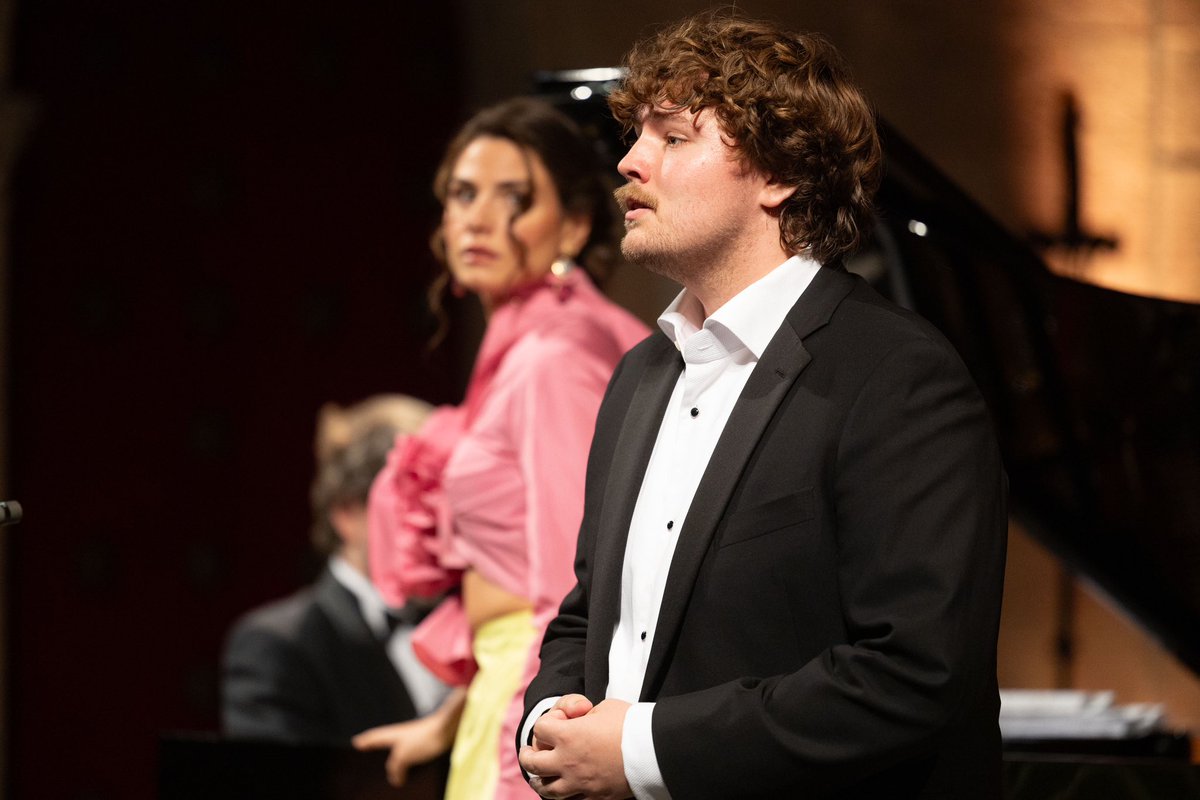 JordiMadd's tweet photo. .#Crítica Recital cloenda @FIMCPeralada 2023 amb una radiant @serena_saenz #topsoprano i el descobriment del #tenor dels EUA #JoshuaHoskins &amp; gran pianista i virtuós @MaciejPikulski. Cierre 37a ed. #FestivalPerelada #inmemoriam #RogerAlier reseña @LaVanguardia @UMG @FestClasica https://t.co/w9pq3gTQjM