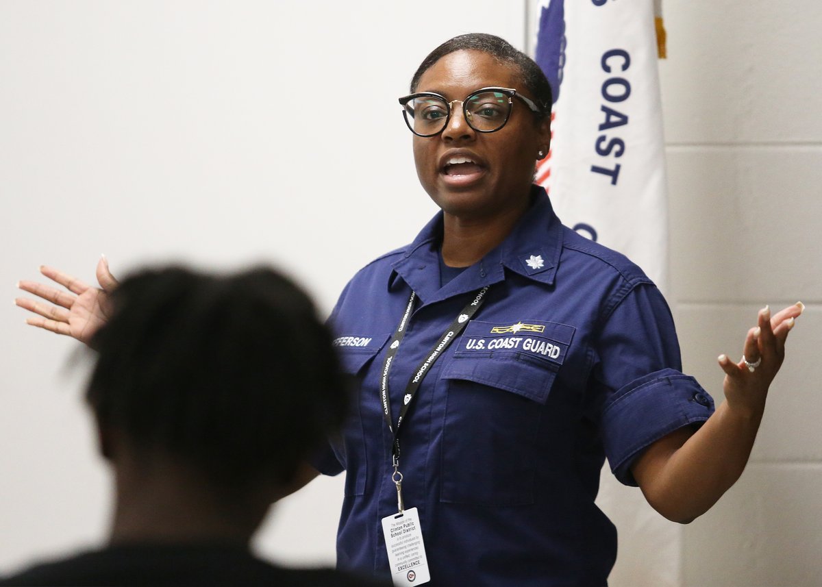 ClintonSchools's tweet photo. This year, students at Clinton High School have the opportunity to participate in the US Coast Guard JROTC program. 

Led by Commander Jeanita Jefferson, the new JROTC cadets started the year off learning the details of drill and following officer's commands. https://t.co/jo93OxVyTR