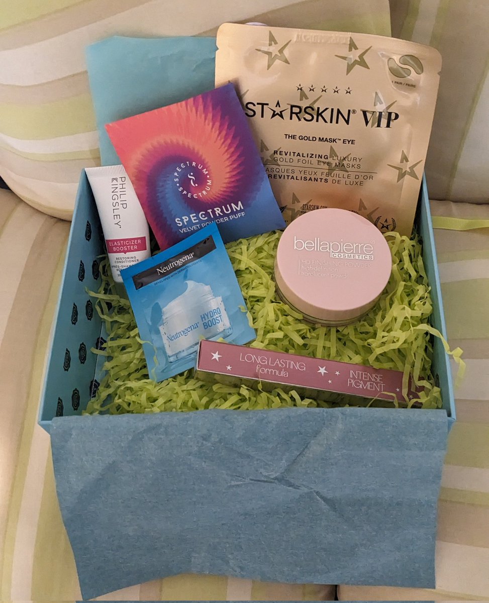 _clarissaw123's tweet image. August Edition @Glossybox #glossybox #spectrumcollections #neutrogena #ciatelondon #philipkingsley #bellapierecosmetics#starskinbeauty