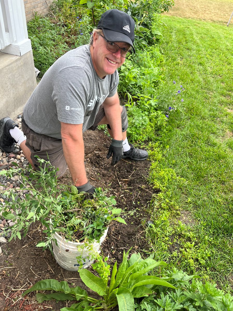 Veradigm's tweet photo. A small but mighty group of associates in Minnesota gathered to support Twin Cities Habitat for Humanity for a day of sanding, painting, and yard work on a new home! The team loved the opportunity to connect in person and work together for a great cause. #GiveBack #VeradigmLife https://t.co/SgnVb36VIT