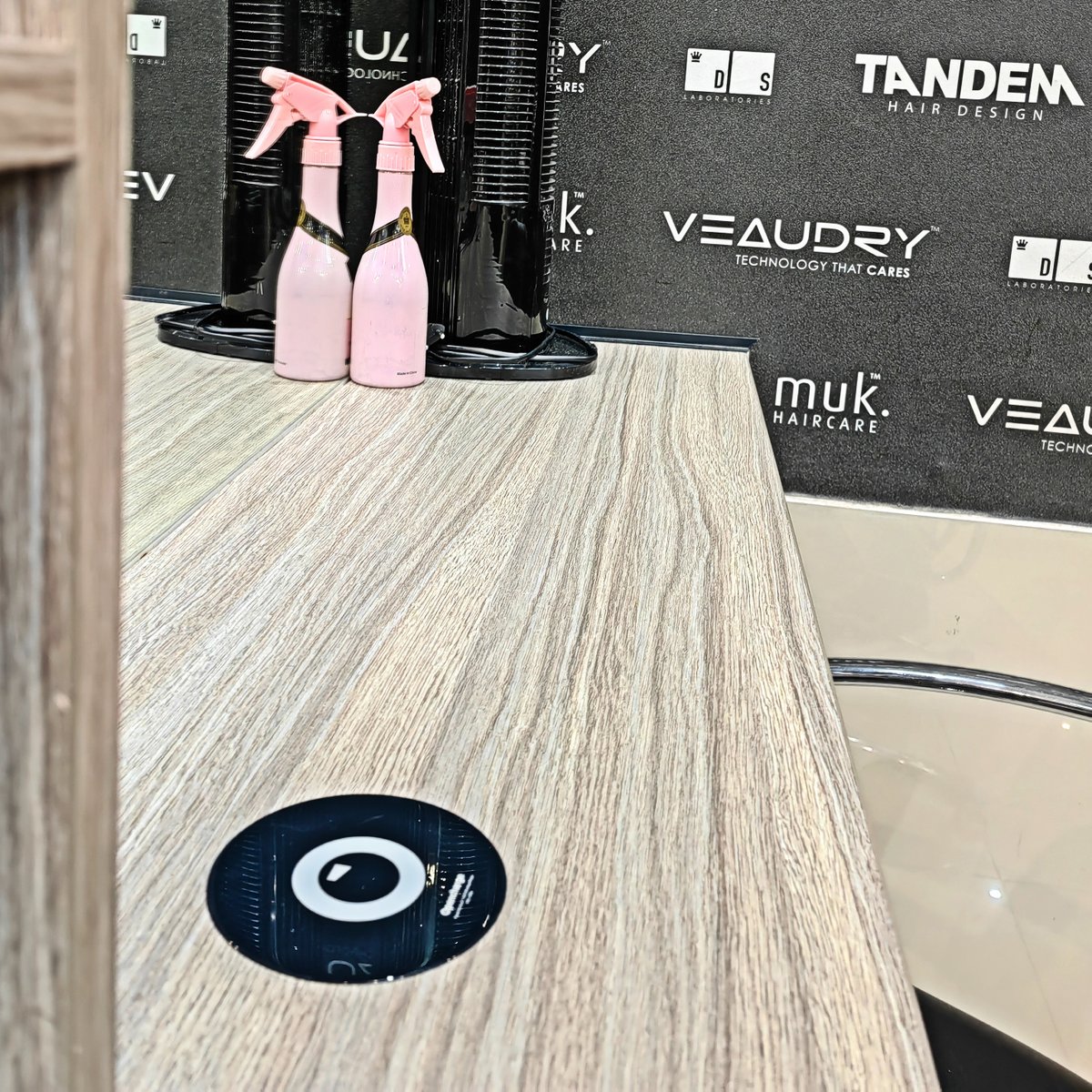 Opencharge's tweet photo. Tandem Hair now empowers customers to enjoy a hair transformation while staying connected, courtesy of convenient wireless charging powered by Opencharge. https://t.co/NxBoIuyNJD