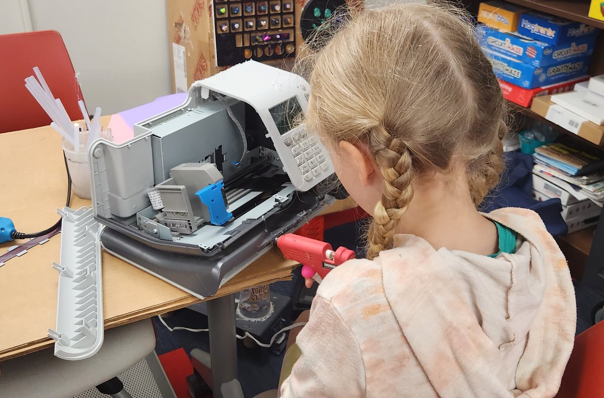 Sunnking's tweet photo. 🛠️ More than 40 Wolcott Street School kiddos were happy to break down some of our electronics.
⛺️ Summer camp never was so fun (or destructive)! https://t.co/8O8EzmYIld