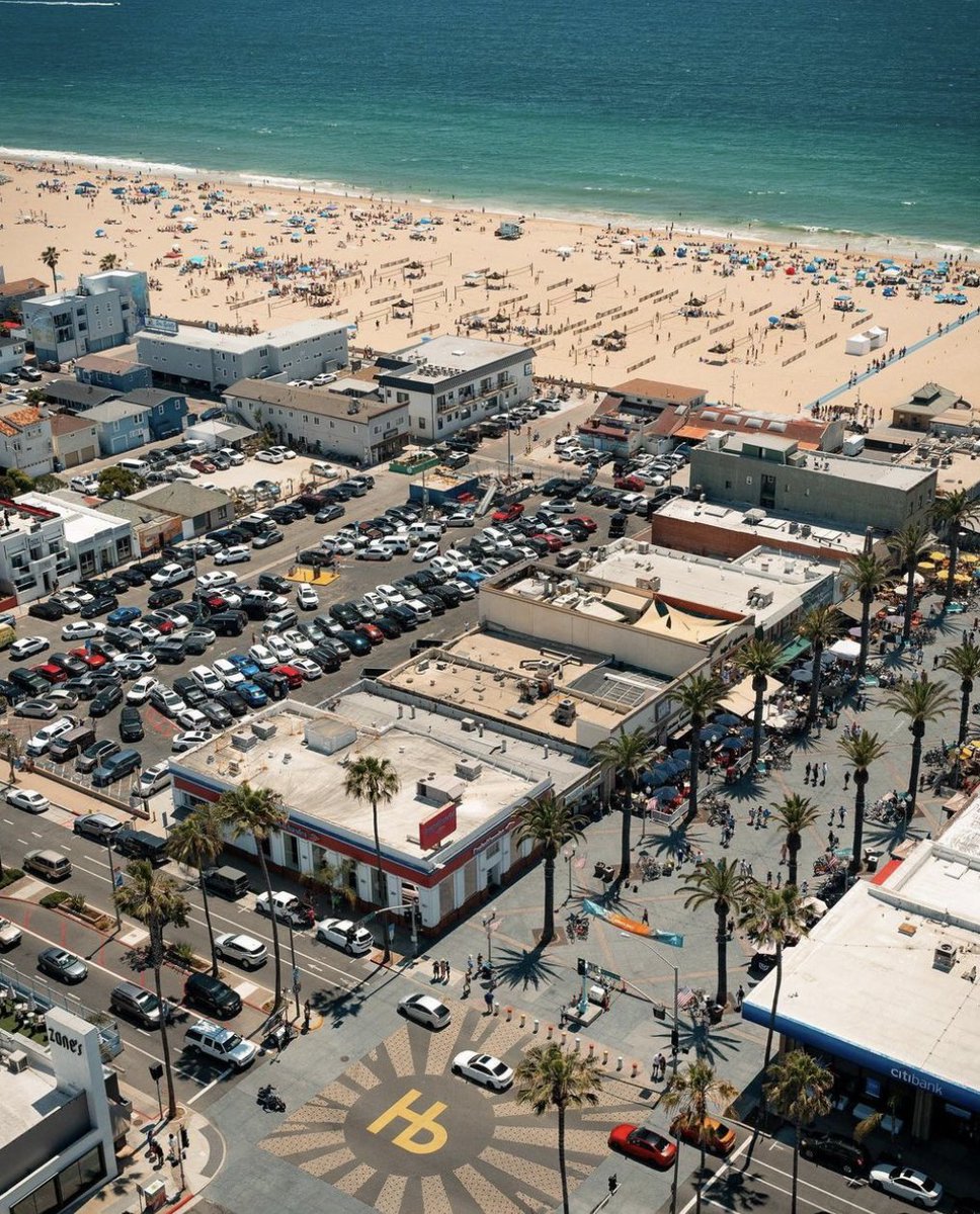 BeachHouseHotel's tweet photo. Hermosa Beach: the summer playground where volleyball battles, culinary delights, and all varieties of family fun collide like waves crashing on the shoreline.

📸: @vl_photo_LA
#BeachHouseHotel #HermosaBeach #LAHotel #LuxuryHotel https://t.co/EDRZMz8hB8