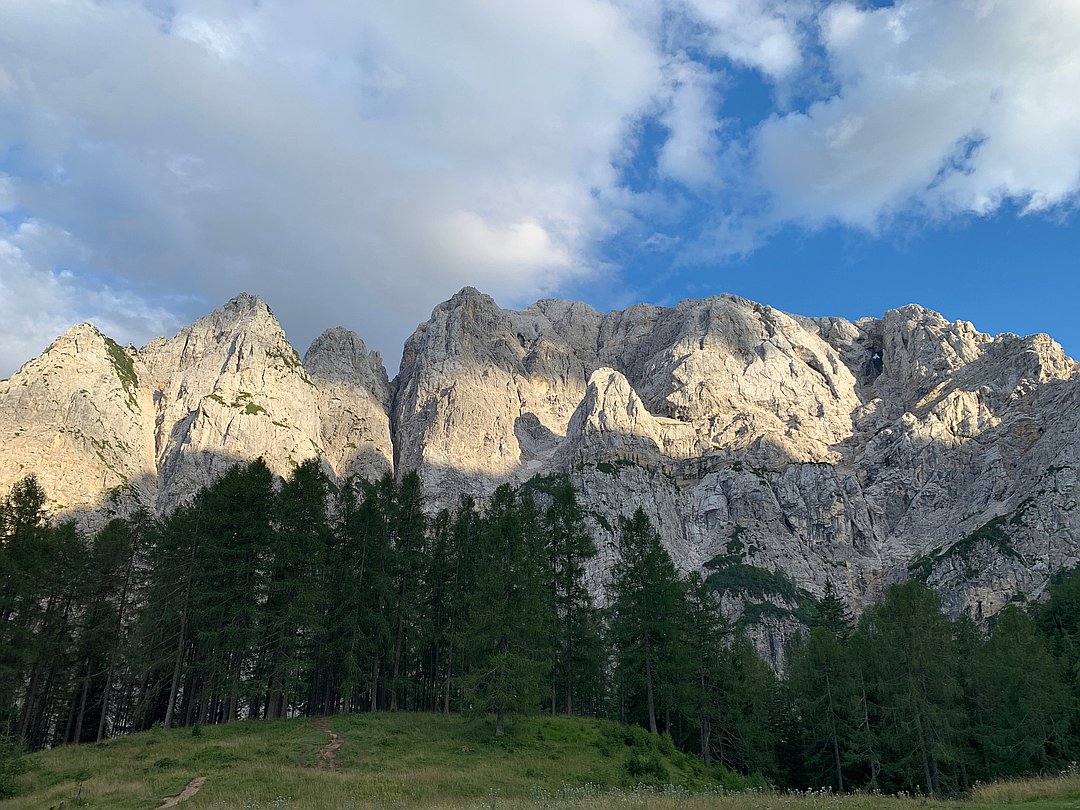 Move0n9500's tweet photo. Bei Tonkina koča ⛰ mit #summitlynx https://t.co/bfdNTK7Rto https://t.co/man5KT3yrP