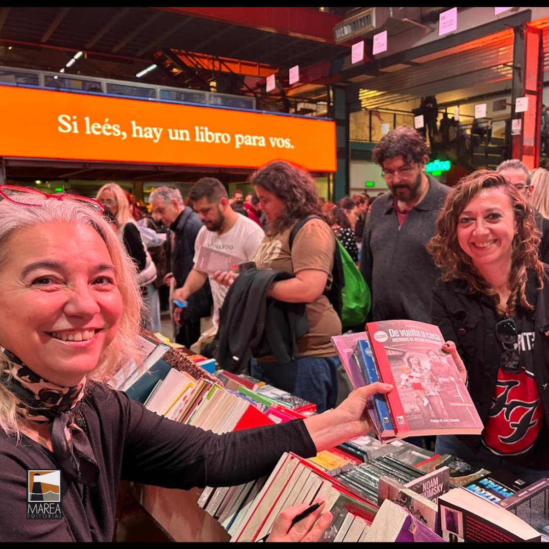 mareaeditorial's tweet photo. Miles de gracias a cada lector y lectora que pasó por nuestro stand en la @feriadeeditores de este año
🎉Que lindo fue encontrarse con cada unx de ustedes en la #FED23
🙌 Gracias a los autores y autoras que pasaron a vernos al stand y compartir este momento junto a nosotros 🙌 https://t.co/6VC24WtEFd