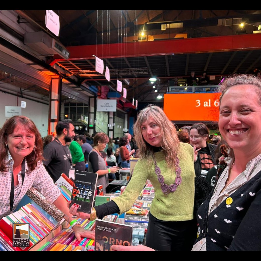 mareaeditorial's tweet photo. Miles de gracias a cada lector y lectora que pasó por nuestro stand en la @feriadeeditores de este año
🎉Que lindo fue encontrarse con cada unx de ustedes en la #FED23
🙌 Gracias a los autores y autoras que pasaron a vernos al stand y compartir este momento junto a nosotros 🙌 https://t.co/6VC24WtEFd