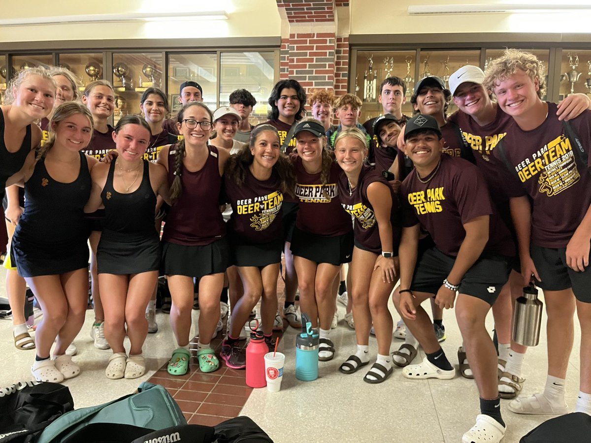 DPISD_Tennis's tweet image. The varsity team earned a victory over a tough Dulles team today - 12-7!  The next match will be at home on Thursday 8/10 vs. George Ranch HS at 9 a.m.  🦌 🎾 @Coachtheim @DPISD_South @dpisdathletics