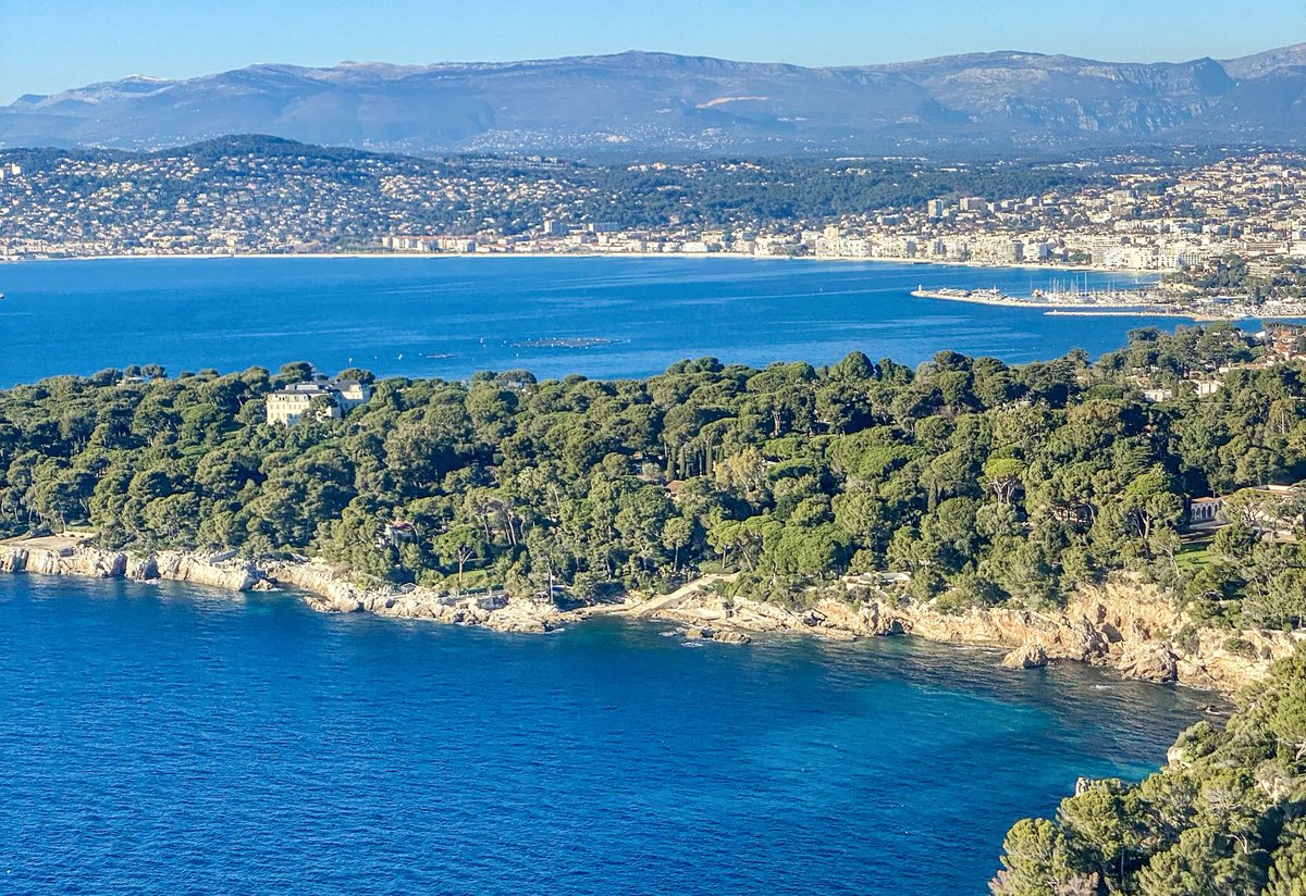 La #CotedAzurFrance vue du ciel! 
•
#AlpesMaritimes #VisitCotedAzur #explorecotedazur