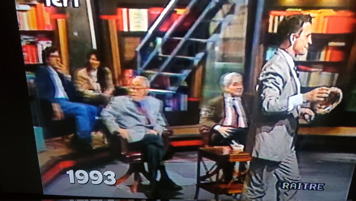 unoenessunoe's tweet photo. Pezzi di Tele Kabul #rai3 #Curzi #blob https://t.co/MLui485rQy