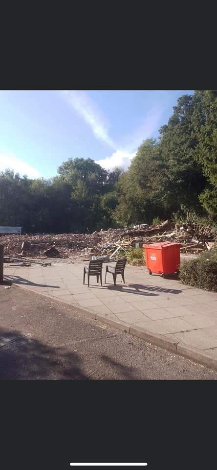 RichWolvesMetal's tweet image. The Crooked House was built BEFORE the worlds FIRST Ironbridge, the American and French Revolutions, Trafalgar and Waterloo. 48 hours ago it was still standing and today it was reduced to rubble. What an absolute disgrace. 😡