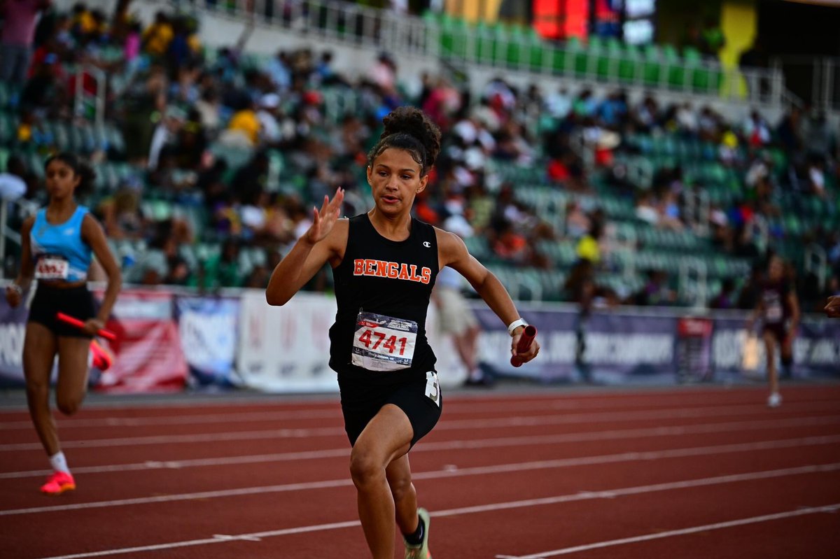 PrepRunningNerd's tweet image. Nerd Dawg at USATF nationals.  Great venue.  Incredible Nebraska athletes.  Stunning photos captured by Nerd Dawg.  

Hundreds of photos in three albums at Facebook.com/PrepRunningNerd