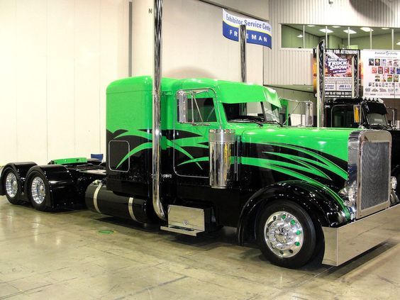 TruckingDepot's tweet photo. One awesome-looking custom rig! #Trucking #TruckingDepot #Truckers https://t.co/GwH8SxNzeu