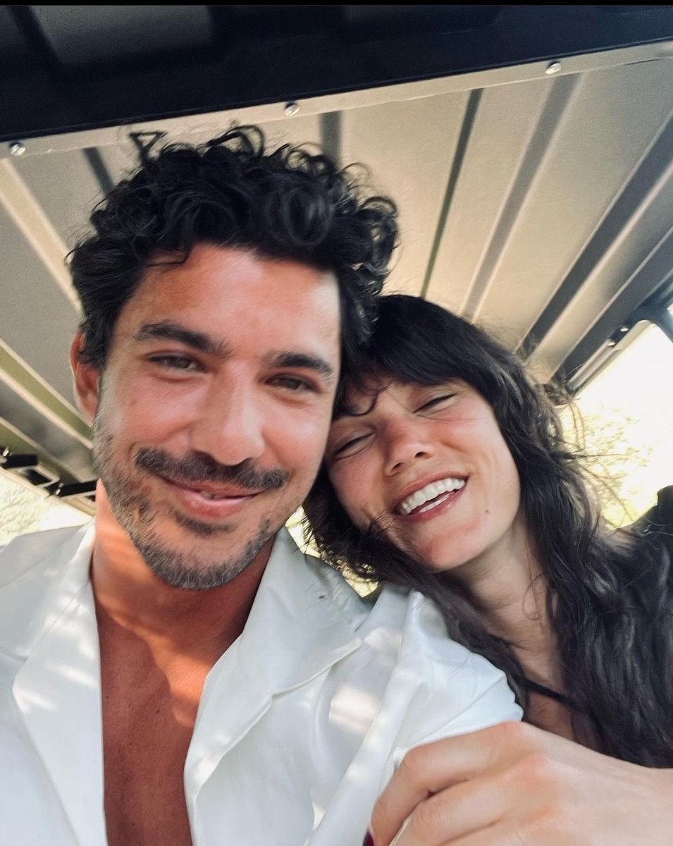 ylb2865's tweet photo. müstakbel gelin🤵🏻👰🏻💍🍾🥂💃🏻
#pinardeniz https://t.co/WM0HrX10Db