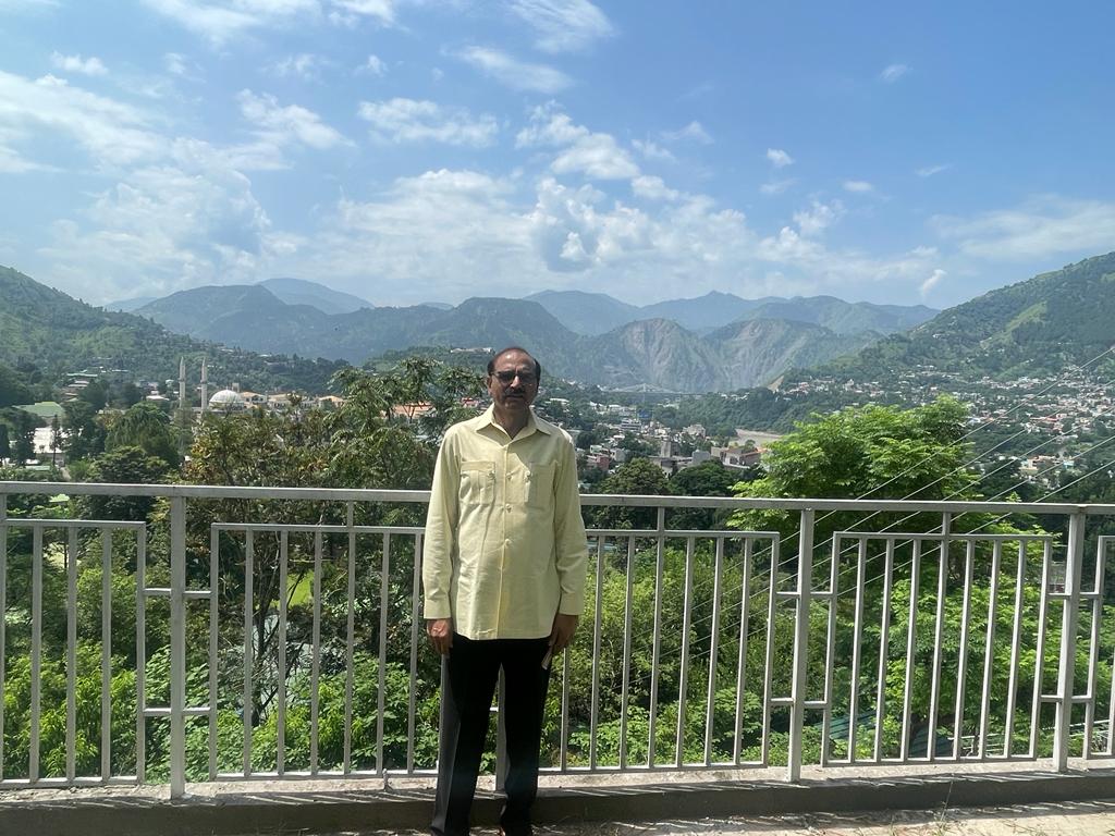 MMahroof71's tweet photo. At Muzafar abad before departing for the office. A beautiful scene of Muzafar abad city. https://t.co/7WhLiHa6MM