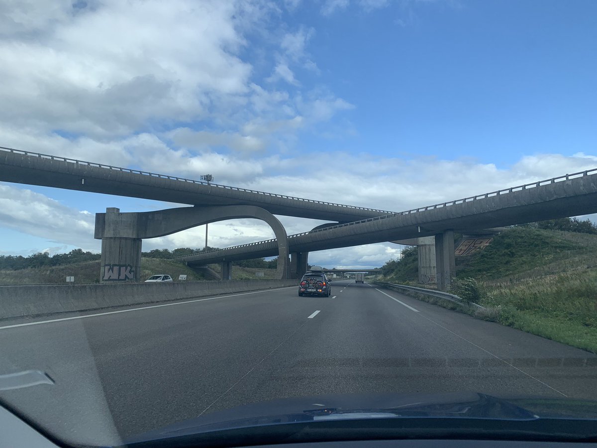 tedschulten's tweet photo. Bruut beton….ook gaaf als het geen gebouwen zijn! Flyover in de buurt van Mulhouse @HarveyOtten en @MartjanKuit https://t.co/43DXpsGH3G