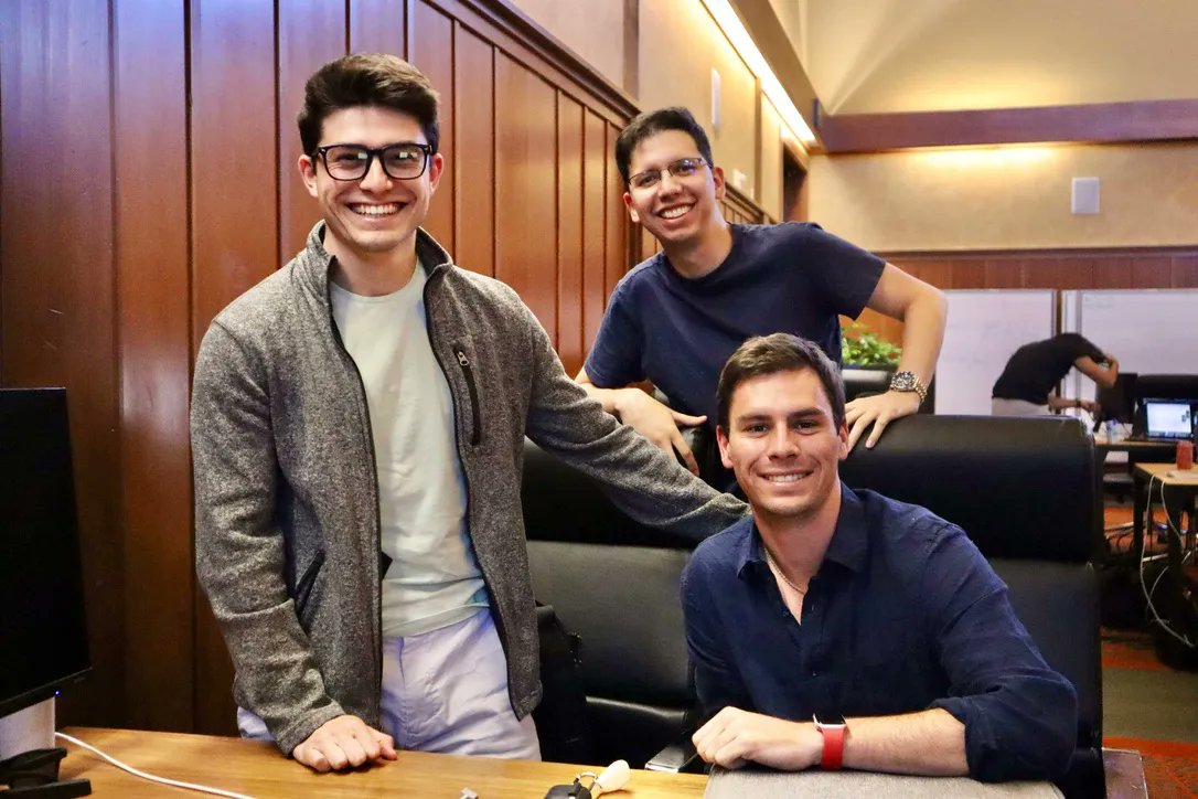 neo's tweet photo. Transferring your H-1B visa to your startup might seem daunting, but it’s possible. Check out this 10 step guide on how you can do it, written by @cesarR_M (@SketchProAI co-founder, Neo Accelerator '23) ✍️ 

https://t.co/vP6zHCheAd https://t.co/8BIajETg21