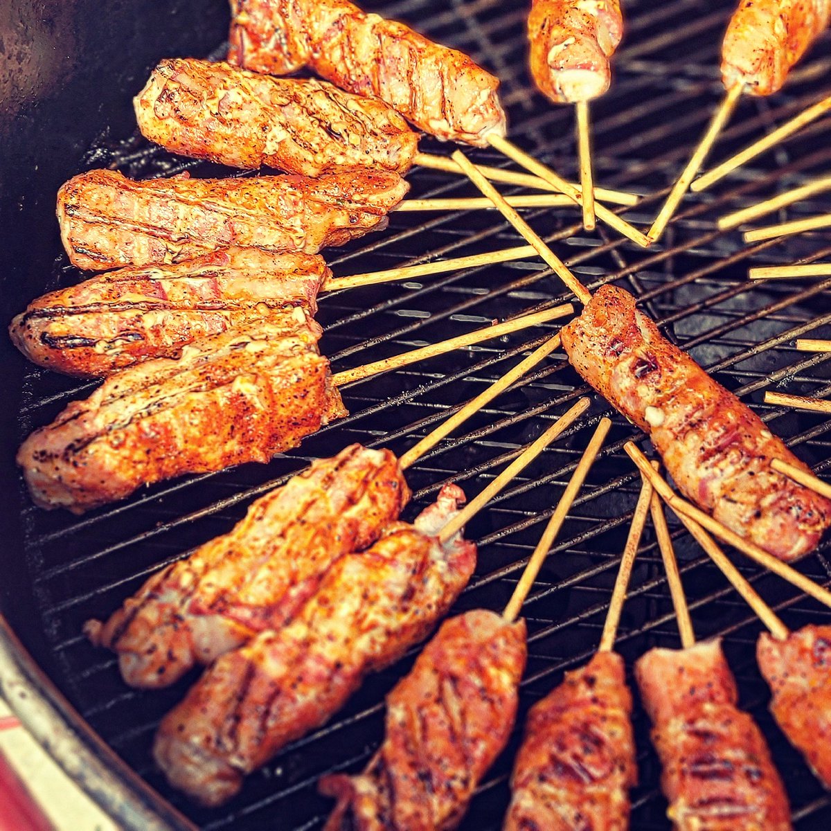 Food is my art!  

#fergdoinfergthings #fergoliciousbbqworldwide #richardfergolabarbecue #richardfergolabbq #proudsoulsbbqkc #teamproudsouls #proudsoulsbbqandprovisions #prairiefresh #bacon #foodporn #royaloakcharcoal #gatewaydrums #skewers #pork #barbecuecountry #backyardbbq
