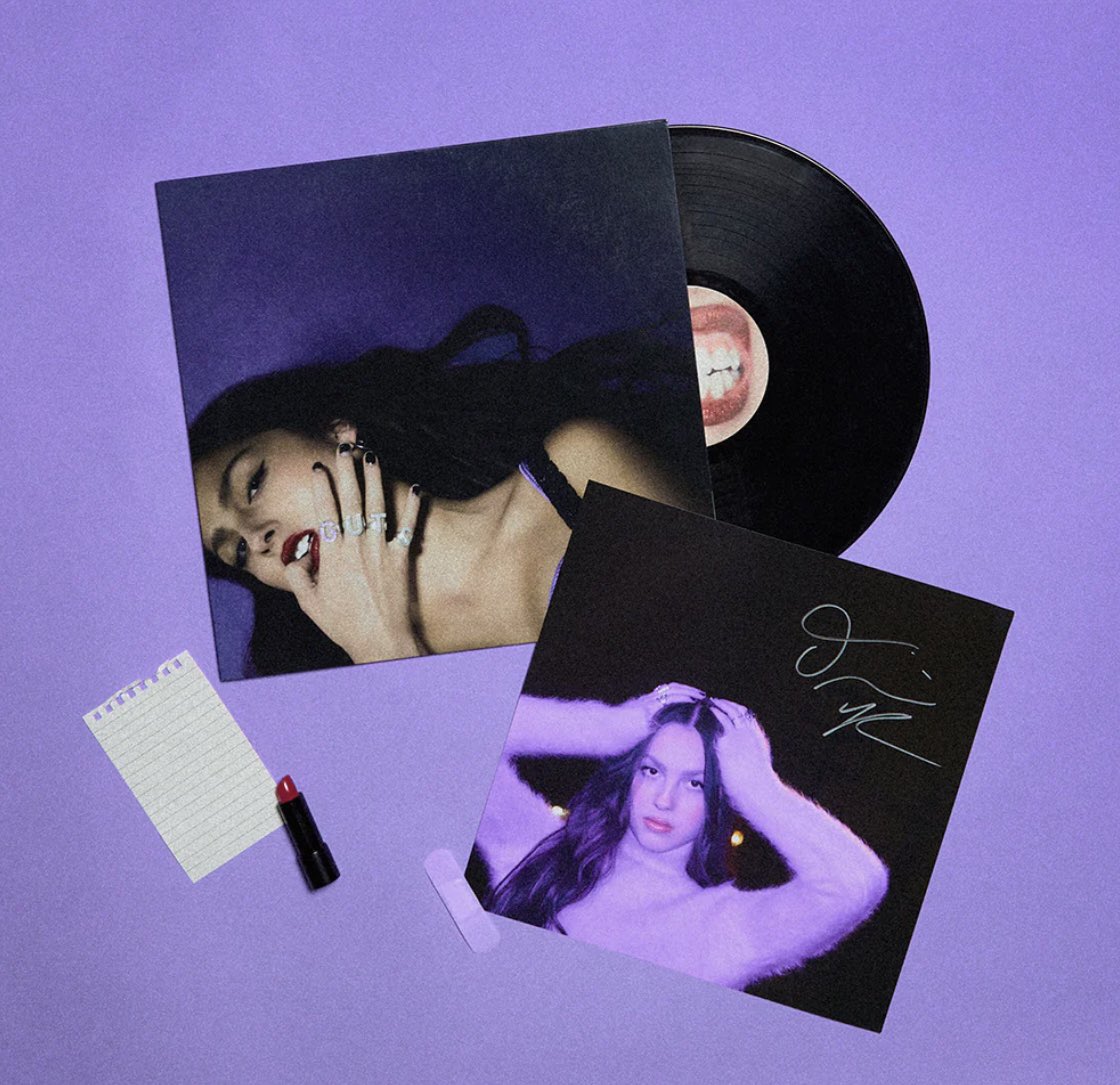 🚨GIVEAWAY🚨 i’m giving away one SIGNED GUTS vinyl!! (open internationally)
to enter: 
-follow 
-rt
-comment which #GUTS song(s) you’re most excited for 
winner will be picked september 2nd