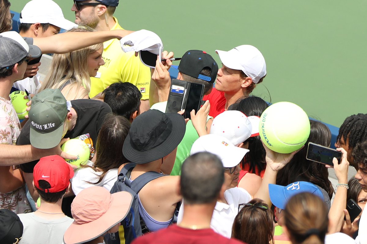 janniksin's tweet photo. Love the 🇨🇦 fans https://t.co/OggbQuC865