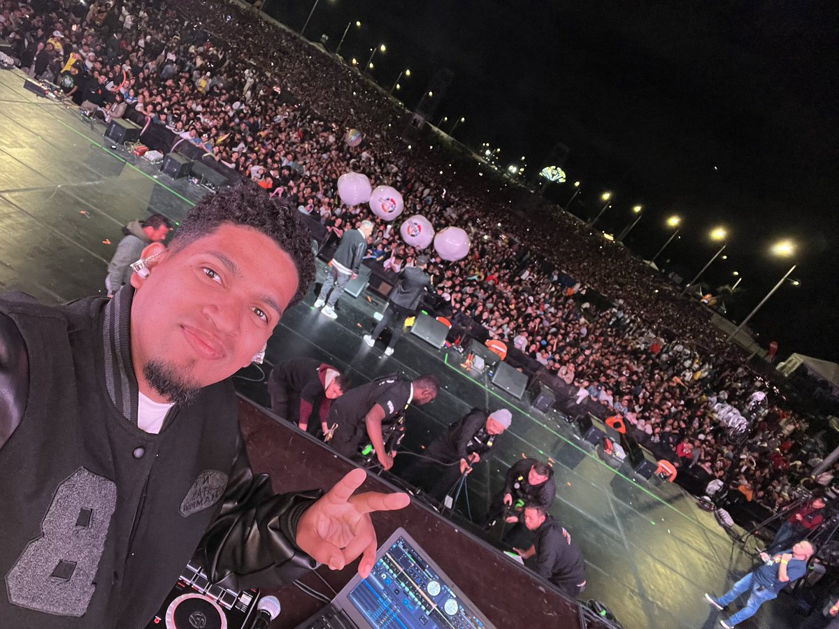 CharlsMusica's tweet photo. 2 sueños hechos realidad en un día, acompañar a mi pastor @fernandoramos en el piano y también estar como Dj en el @bogotagospel no lo podía creer, pero Dios lo hizo realidad, seguimos soñando, DIOS ES BUENO y las puertas que Él abre, nadie las puede cerrar 🙌🏽😭 https://t.co/c5EGk61ahw