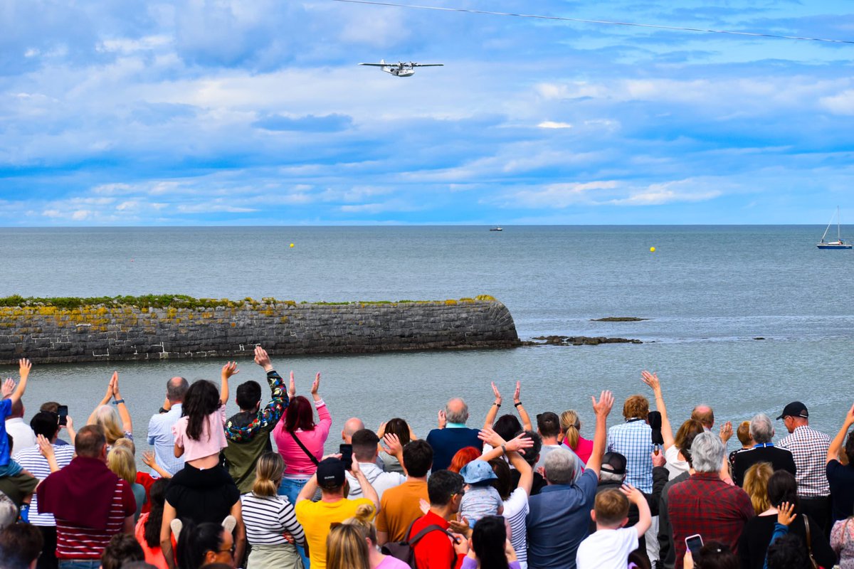 AdrianHenchy's tweet photo. Well what a spectacular finale to the Fingal-@RushTourism  Harbour festival with the stunning AirShow today. Delighted to be in attendance as Mayor of @Fingalcoco over the 3 days. A massive well done to Angela,Anne,Eimear,Clodagh &amp; Niall for all they do to make it happen👏👏#Rush https://t.co/sIBaA5Jp28
