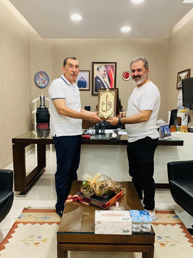 BekirDelibal's tweet photo. Değerli büyüğüm kıymetli abim Haldun Hakçı (ESSWAAP HAKÇI KONFEKSİYON) ve kıymetli kardeşim Anıl Hakçı,yı makamında ziyarette bulunduk bizlere gösterdikleri samimiyet için teşekkür ediyoruz https://t.co/fEOTkSTgDF