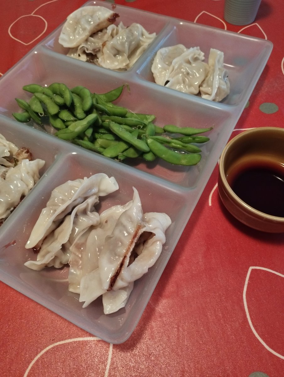 dececon's tweet photo. Hacía años que no hacía gyozas https://t.co/KRhDo5LV73